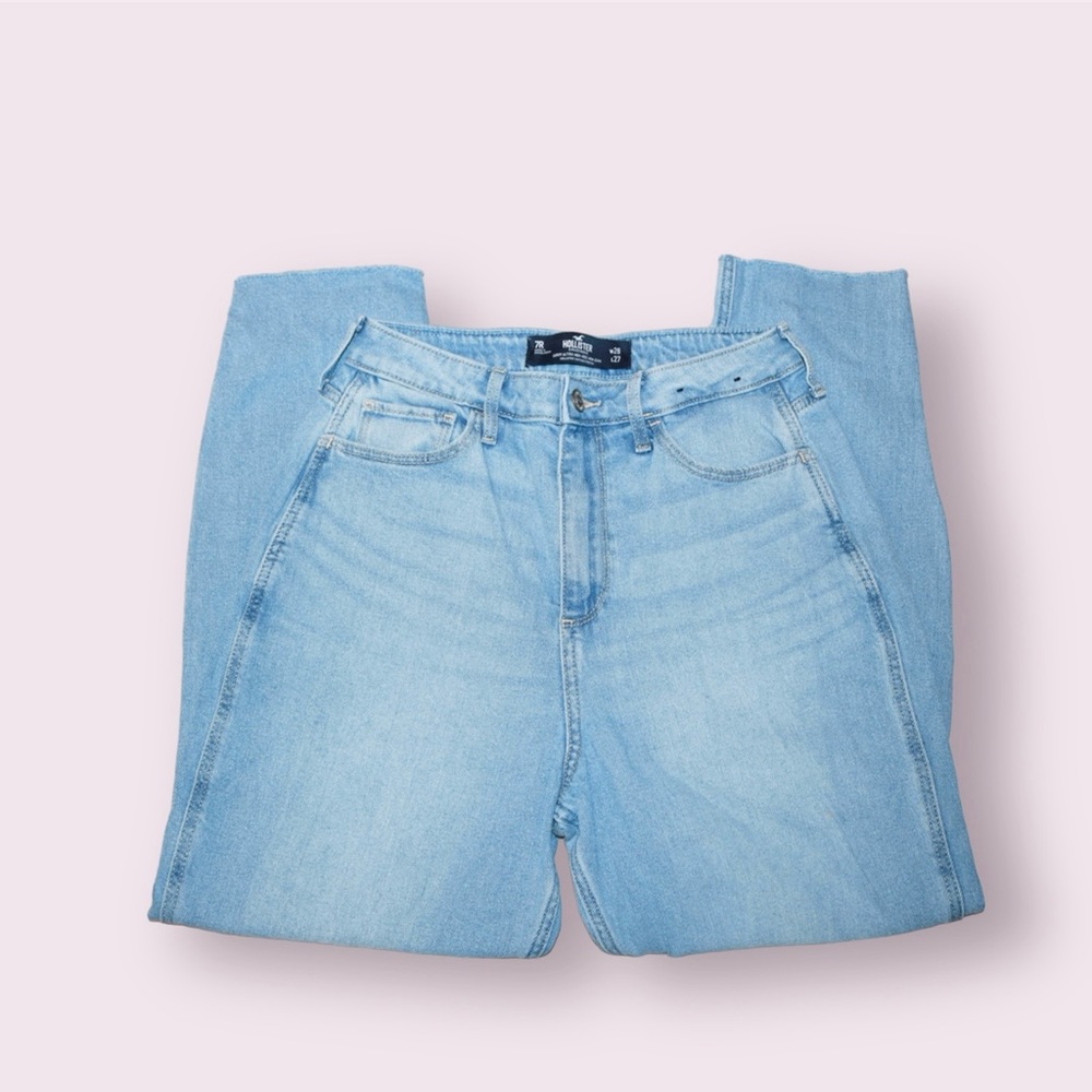 Hollister Curvy Ultra High-Rise Mom Jean